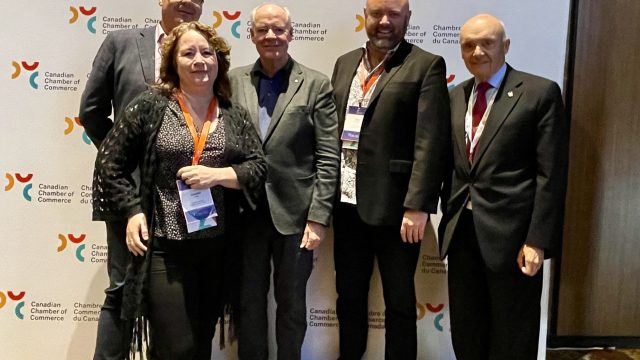 Photo from Canadian Chamber of Commerce AGM, themed Energizing Canada’s Future (L to R) The Greater Oshawa Chamber of Commerce’s Jason King, Isabelle Foley, Peter Bocking pose with Canadian Chamber CEO Perrin Beatty, Facilitator Don Boudria